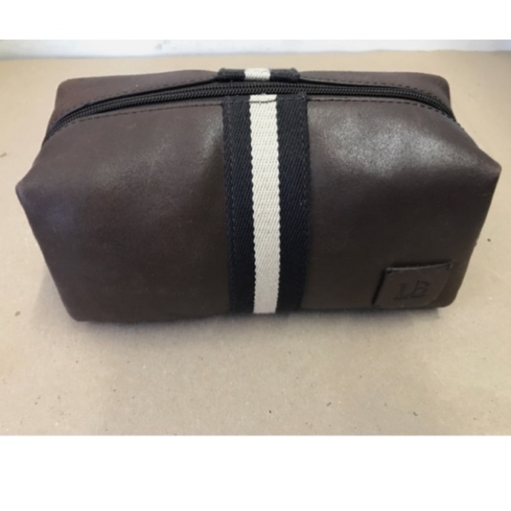 NWOT Lloyd Baker of London Leather Top Zip Travel Dopp Bag